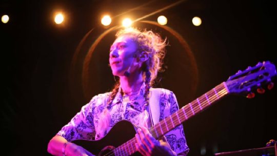As Lives de LI KAMADA: Em Apresentações Solo, Duos ou em Grupos, Agenda Cheia Para Esta MultiArtista Neste Final de Ano no Vale